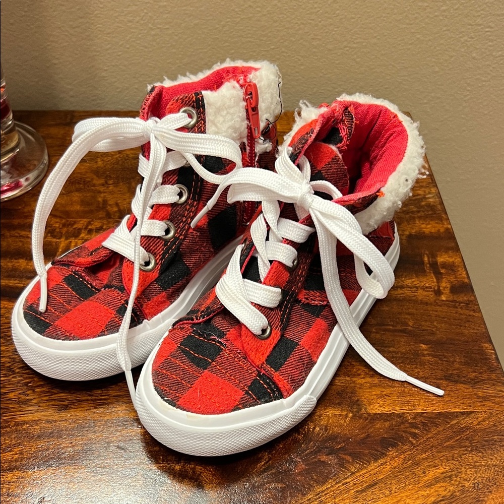 Bumble & Birdie Kids Sneakers in Buffalo Plaid, Size 11, GUC